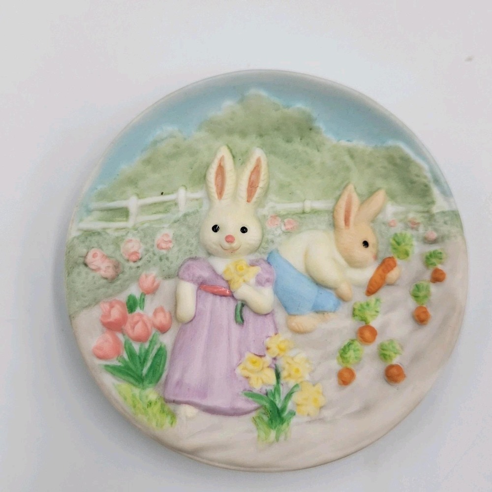 Hallmark Keepsake Ornament Collectors Plate 1996 Keeping‎ a Secret
